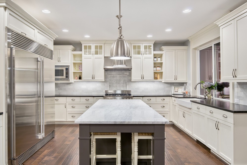 Kitchen with marble touches
