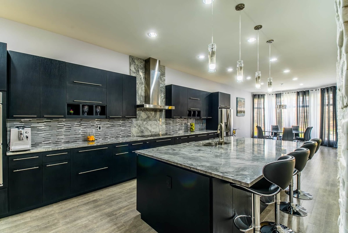 Black kitchen with marble